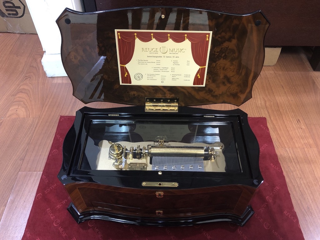 Reuge Music Box Company Masterpiece 72 Note Interchangeable 5 Movement, 15 Tune Crescendo/Dolce Vita Music Box