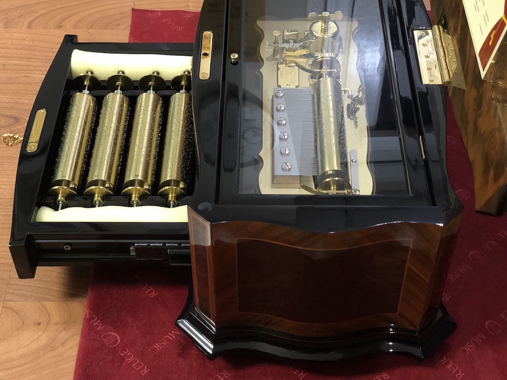 Reuge Music Box Company Masterpiece 72 Note Interchangeable 5 Movement, 15 Tune Crescendo/Dolce Vita Music Box