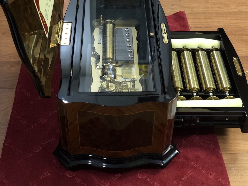Reuge Music Box Company Masterpiece 72 Note Interchangeable 5 Movement, 15 Tune Crescendo/Dolce Vita Music Box