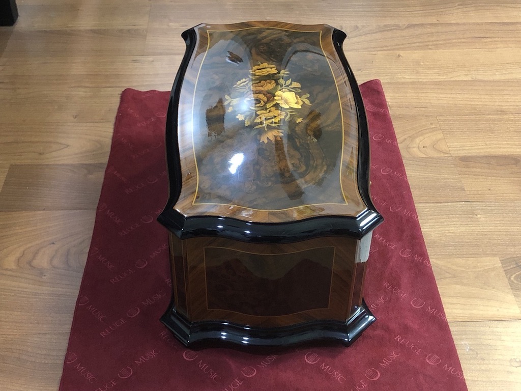 Reuge Music Box Company Masterpiece 72 Note Interchangeable 5 Movement, 15 Tune Crescendo/Dolce Vita Music Box