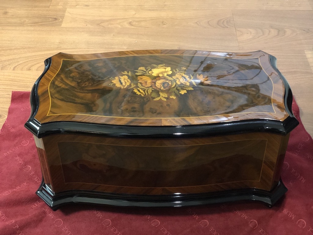 Reuge Music Box Company Masterpiece 72 Note Interchangeable 5 Movement, 15 Tune Crescendo/Dolce Vita Music Box