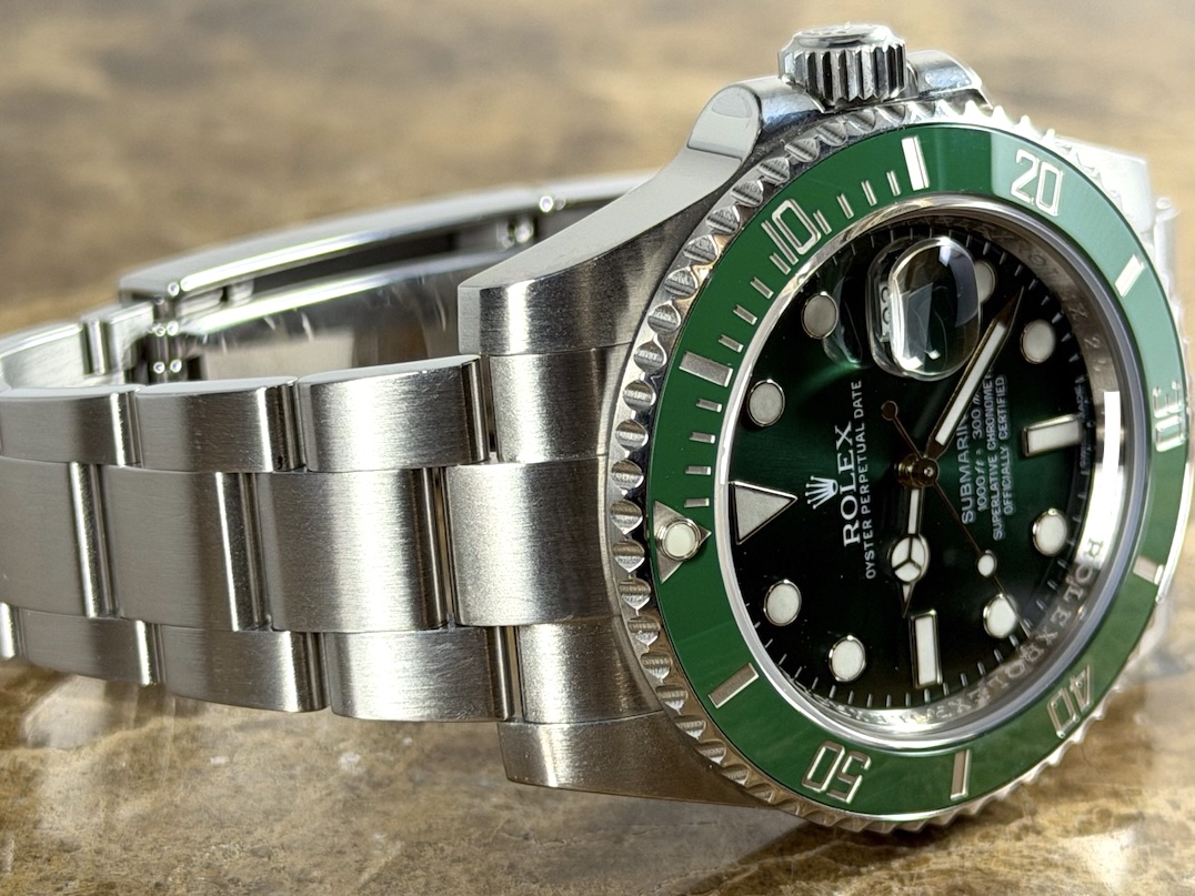Rolex Submariner with Date HULK Green Dial and Bezel 40mm Automatic with Easy Glide Bracelet 116610LV Box Papers Card