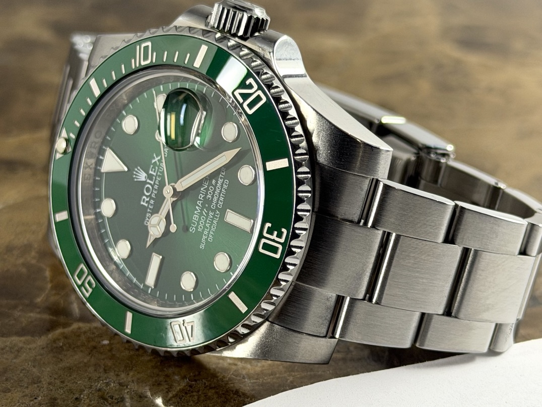 Rolex Submariner with Date HULK Green Dial and Bezel 40mm Automatic with Easy Glide Bracelet 116610LV Box Papers Card