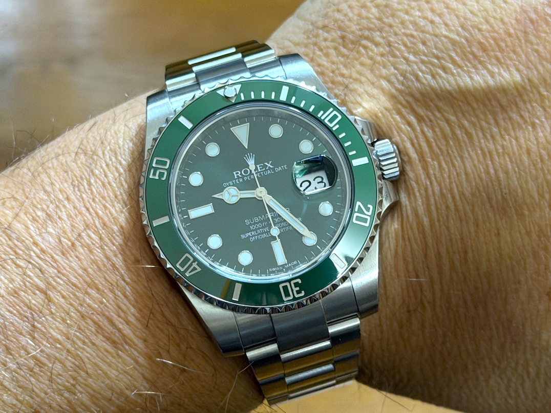 Rolex Submariner with Date HULK Green Dial and Bezel 40mm Automatic with Easy Glide Bracelet 116610LV Box Papers Card