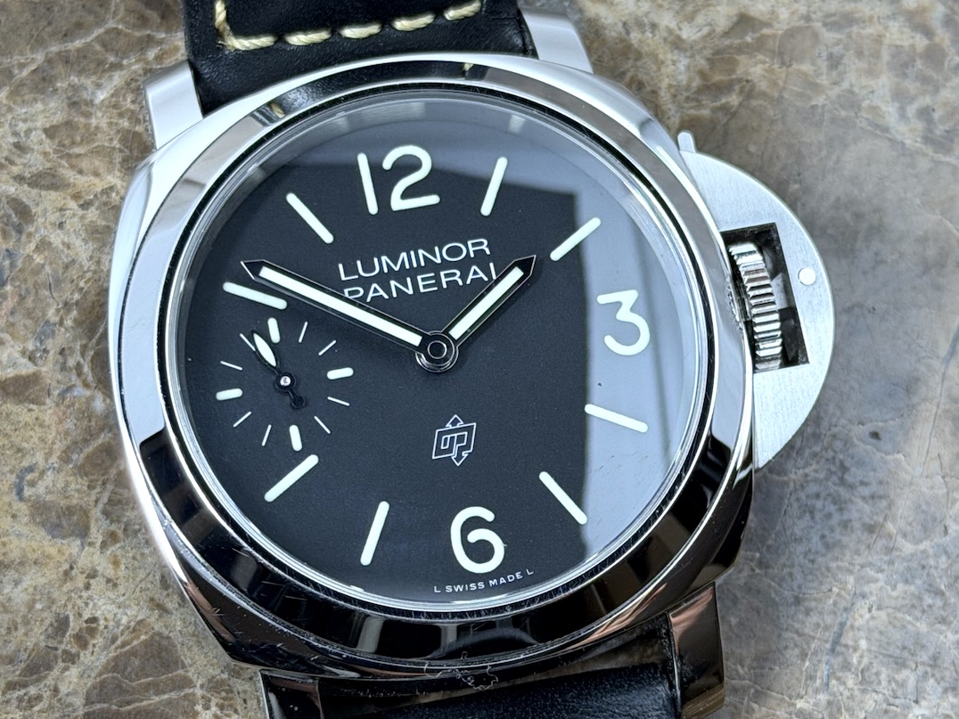 Panerai Luminor Logo PAM01084 44mm Mechanical Wind Black Dial with Logo Box Papers Card Year 2025