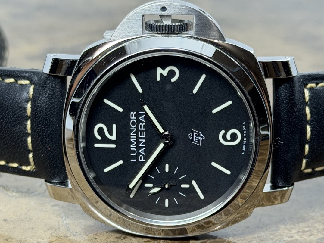 Panerai Luminor Logo PAM01084 44mm Mechanical Wind Black Dial with Logo Box Papers Card Year 2025
