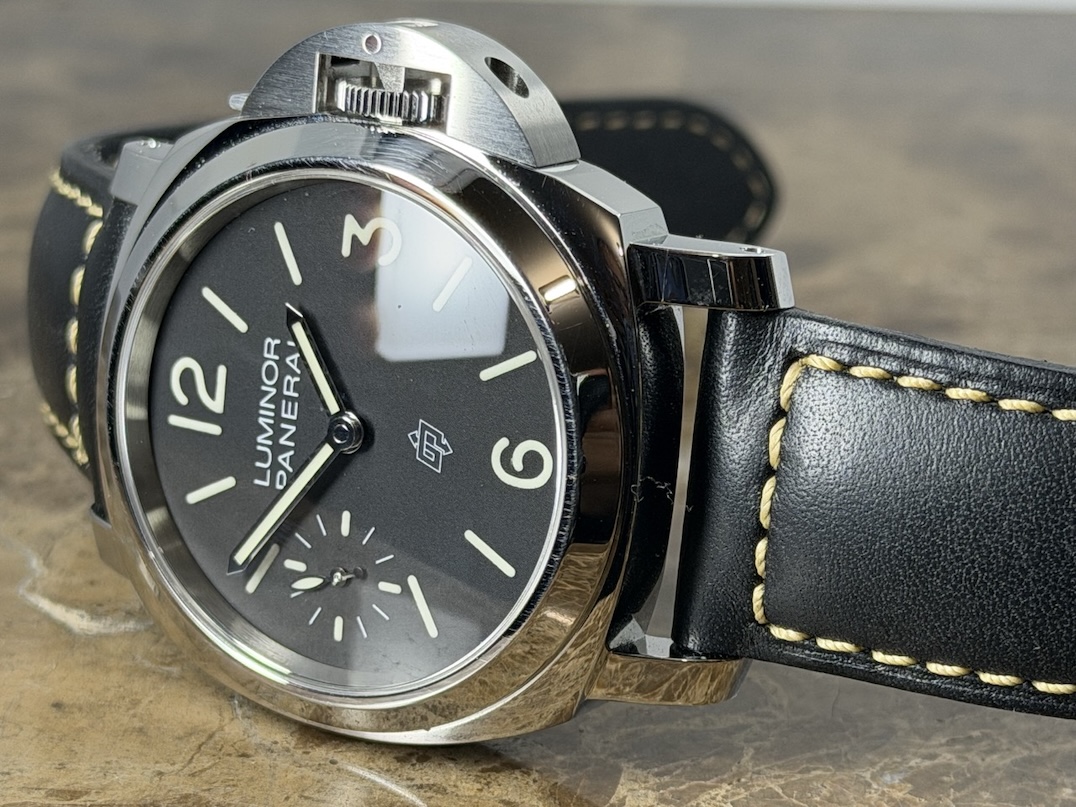 Panerai Luminor Logo PAM01084 44mm Mechanical Wind Black Dial with Logo Box Papers Card Year 2025