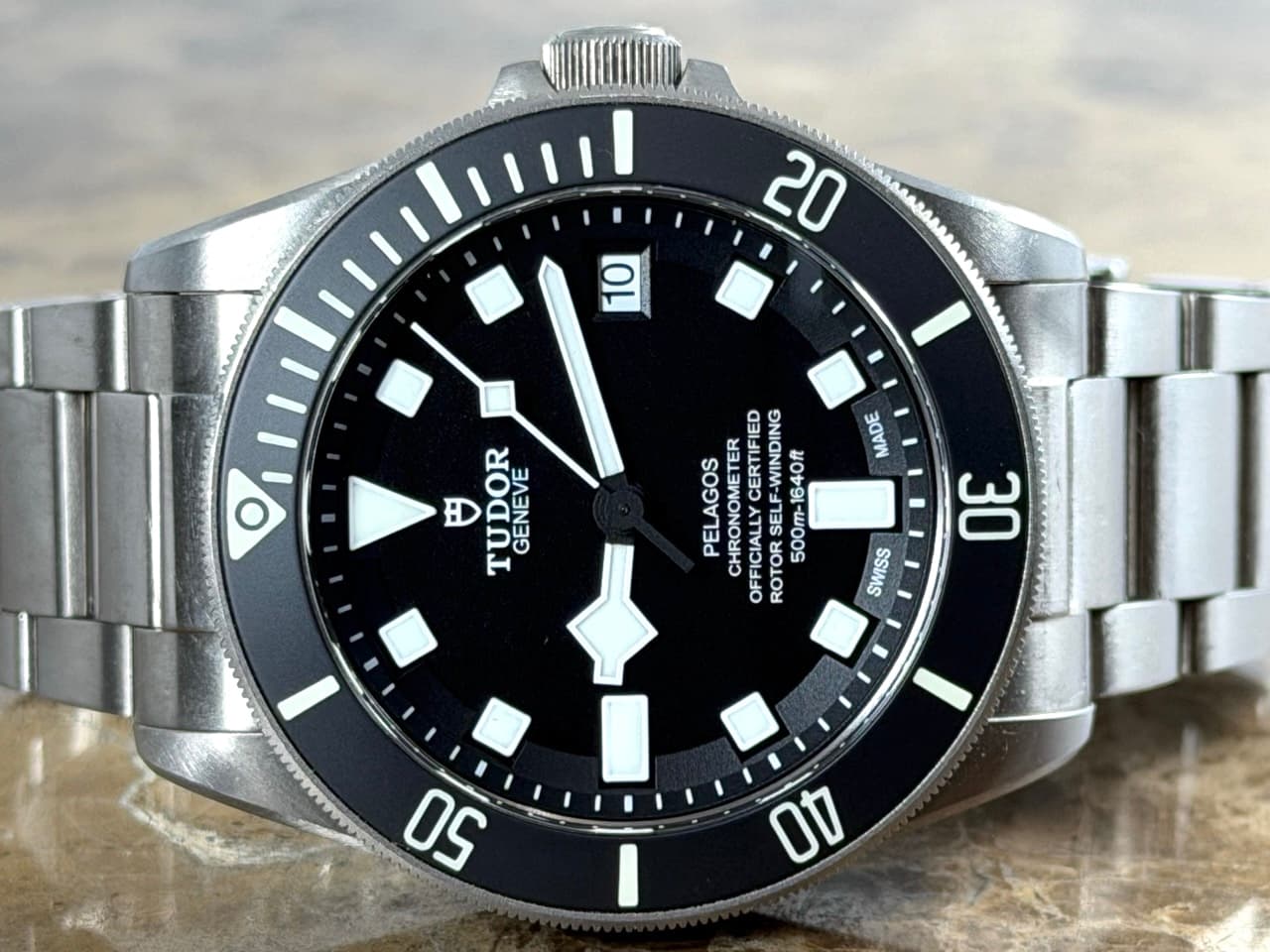 Tudor Pelagos Black Dial Titanium 42mm Automatic 500M 25600TN Box papers warranty card