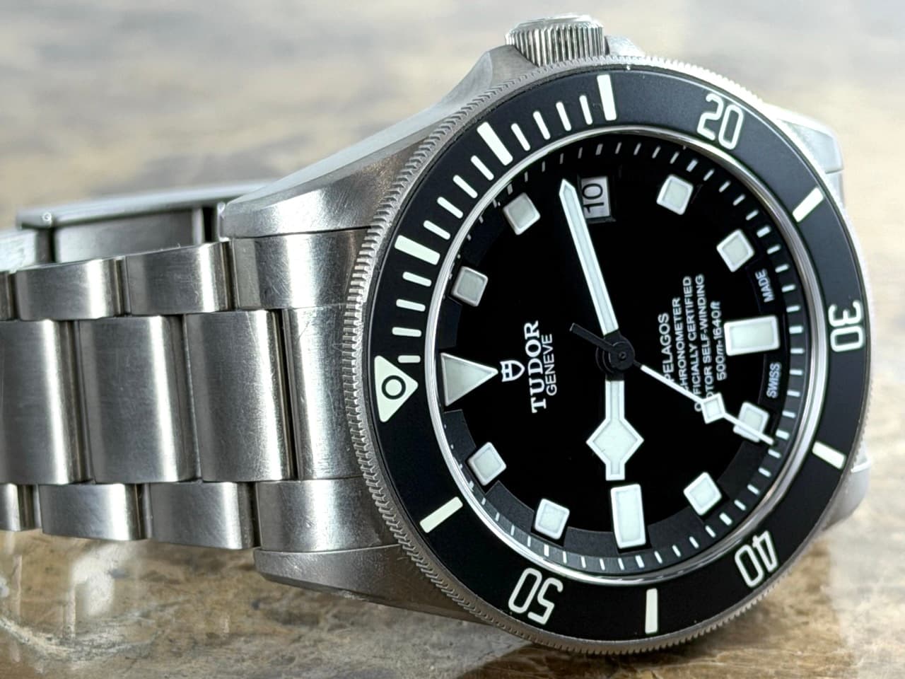 Tudor Pelagos Black Dial Titanium 42mm Automatic 500M 25600TN Box papers warranty card