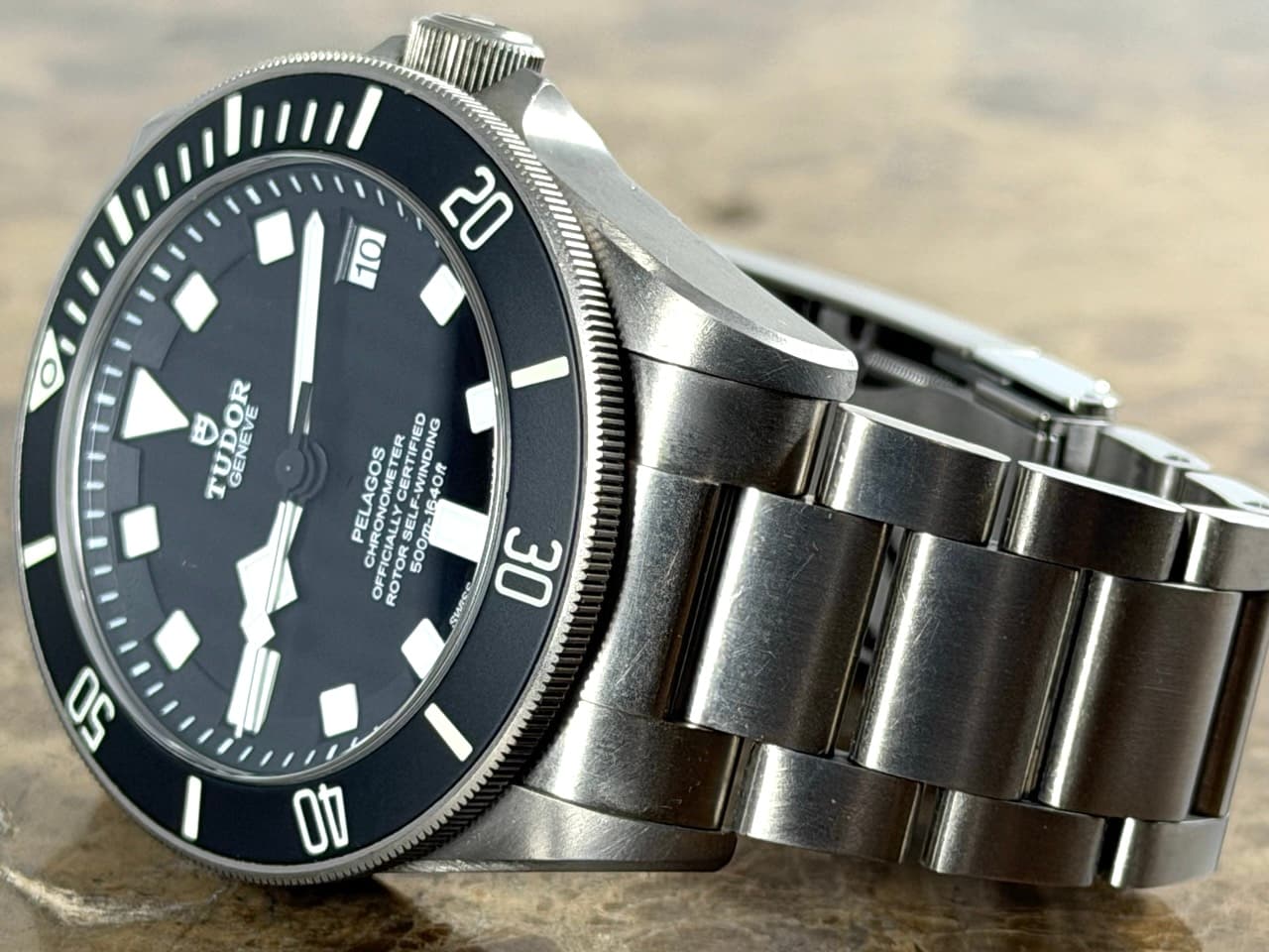 Tudor Pelagos Black Dial Titanium 42mm Automatic 500M 25600TN Box papers warranty card