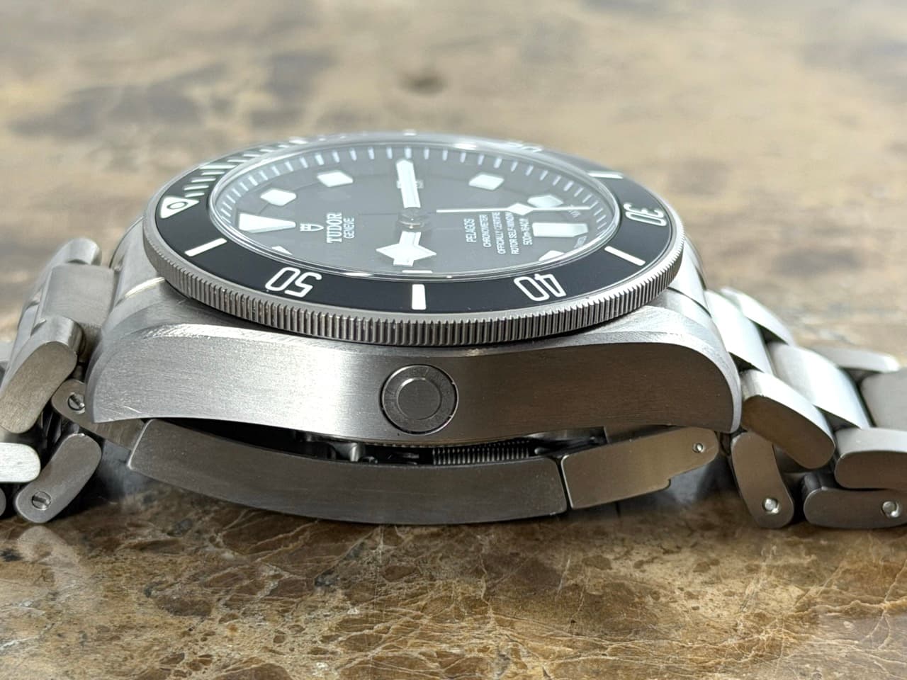 Tudor Pelagos Black Dial Titanium 42mm Automatic 500M 25600TN Box papers warranty card