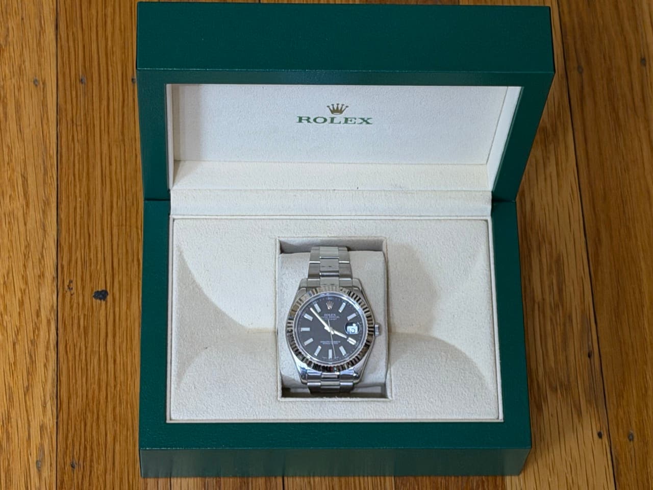Rolex Datejust 41mm Automatic Black Index Dial 18k White Gold fluted bezel Oyster Bracelet 116334