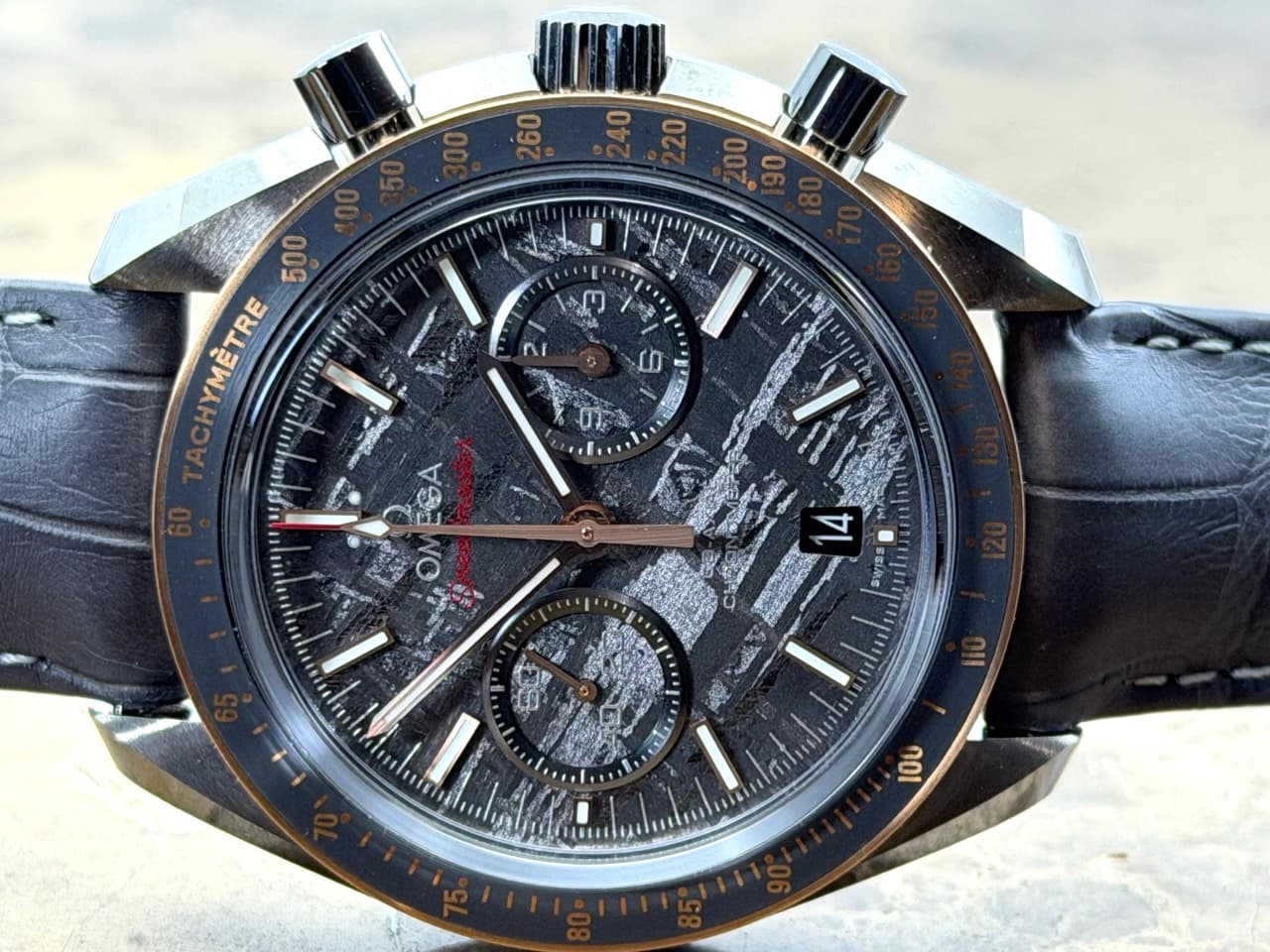 Omega DARK SIDE OF THE MOON Grey Ceramic Meteorite Dial 18K Sedna gold 44.25 MM Box Papers Cards 311.63.44.51.99.001