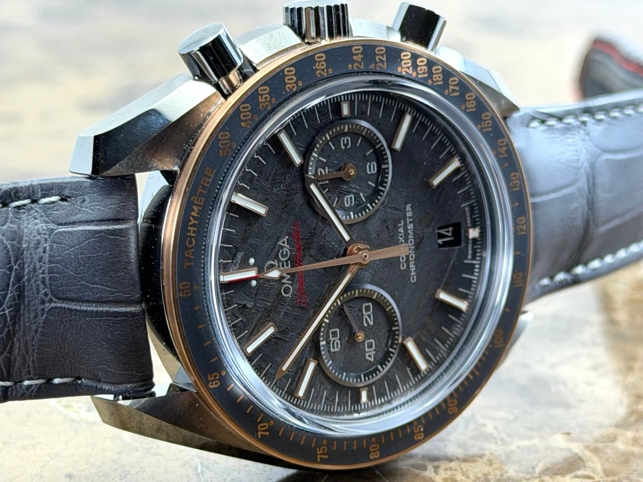 Omega DARK SIDE OF THE MOON Grey Ceramic Meteorite Dial 18K Sedna gold 44.25 MM Box Papers Cards 311.63.44.51.99.001