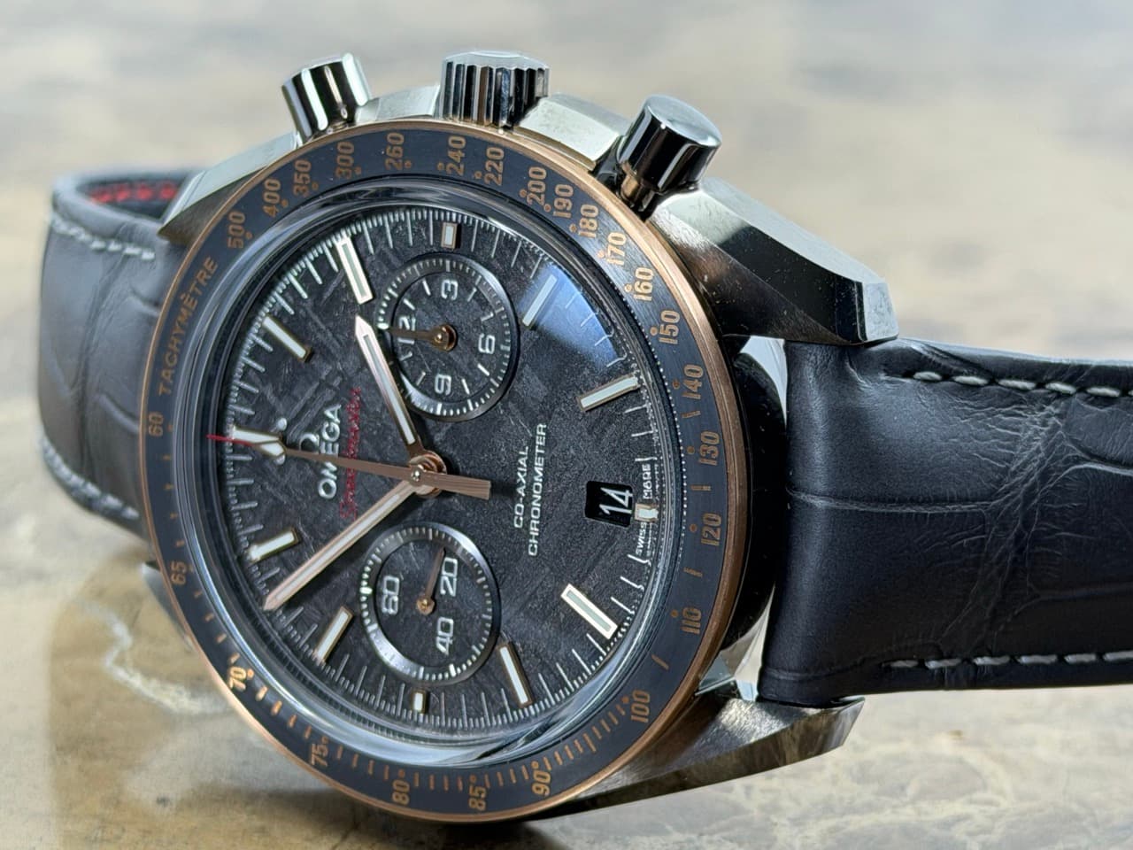 Omega DARK SIDE OF THE MOON Grey Ceramic Meteorite Dial 18K Sedna gold 44.25 MM Box Papers Cards 311.63.44.51.99.001