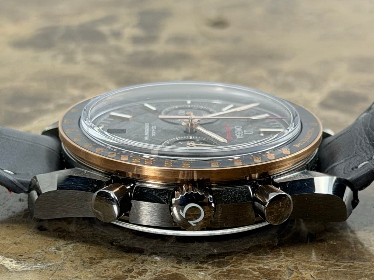 Omega DARK SIDE OF THE MOON Grey Ceramic Meteorite Dial 18K Sedna gold 44.25 MM Box Papers Cards 311.63.44.51.99.001