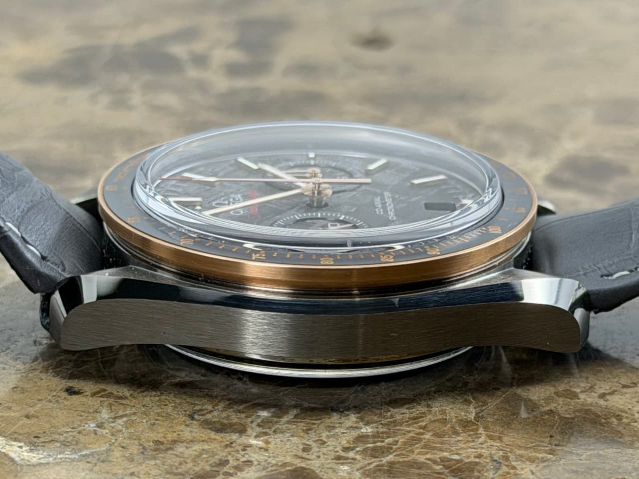 Omega DARK SIDE OF THE MOON Grey Ceramic Meteorite Dial 18K Sedna gold 44.25 MM Box Papers Cards 311.63.44.51.99.001