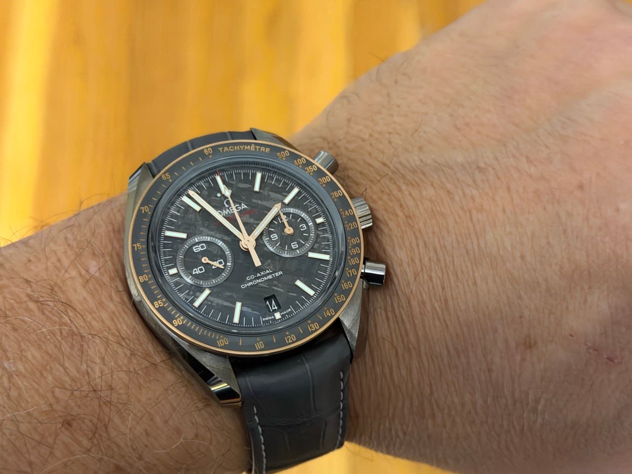 Omega DARK SIDE OF THE MOON Grey Ceramic Meteorite Dial 18K Sedna gold 44.25 MM Box Papers Cards 311.63.44.51.99.001
