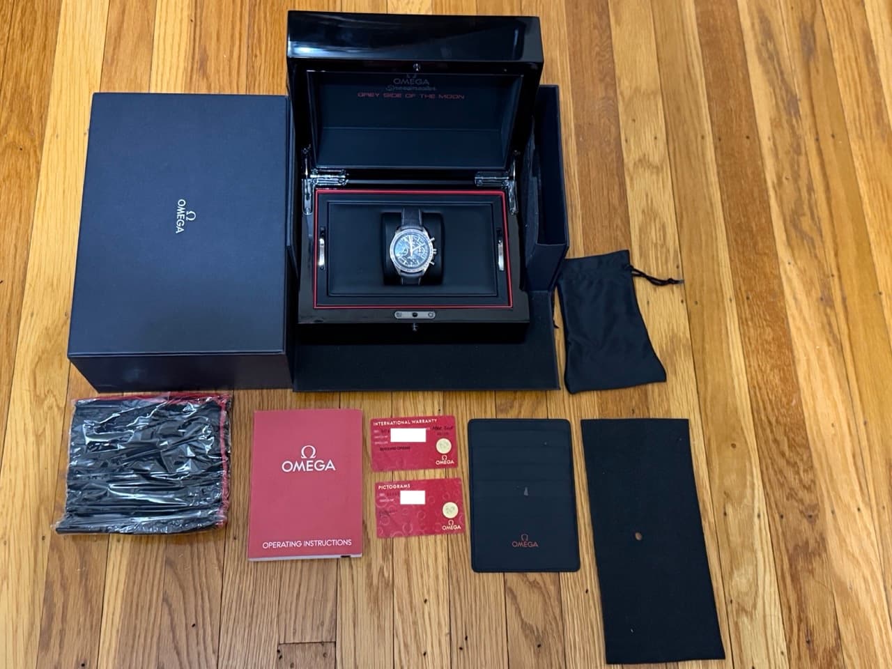 Omega DARK SIDE OF THE MOON Grey Ceramic Meteorite Dial 18K Sedna gold 44.25 MM Box Papers Cards 311.63.44.51.99.001