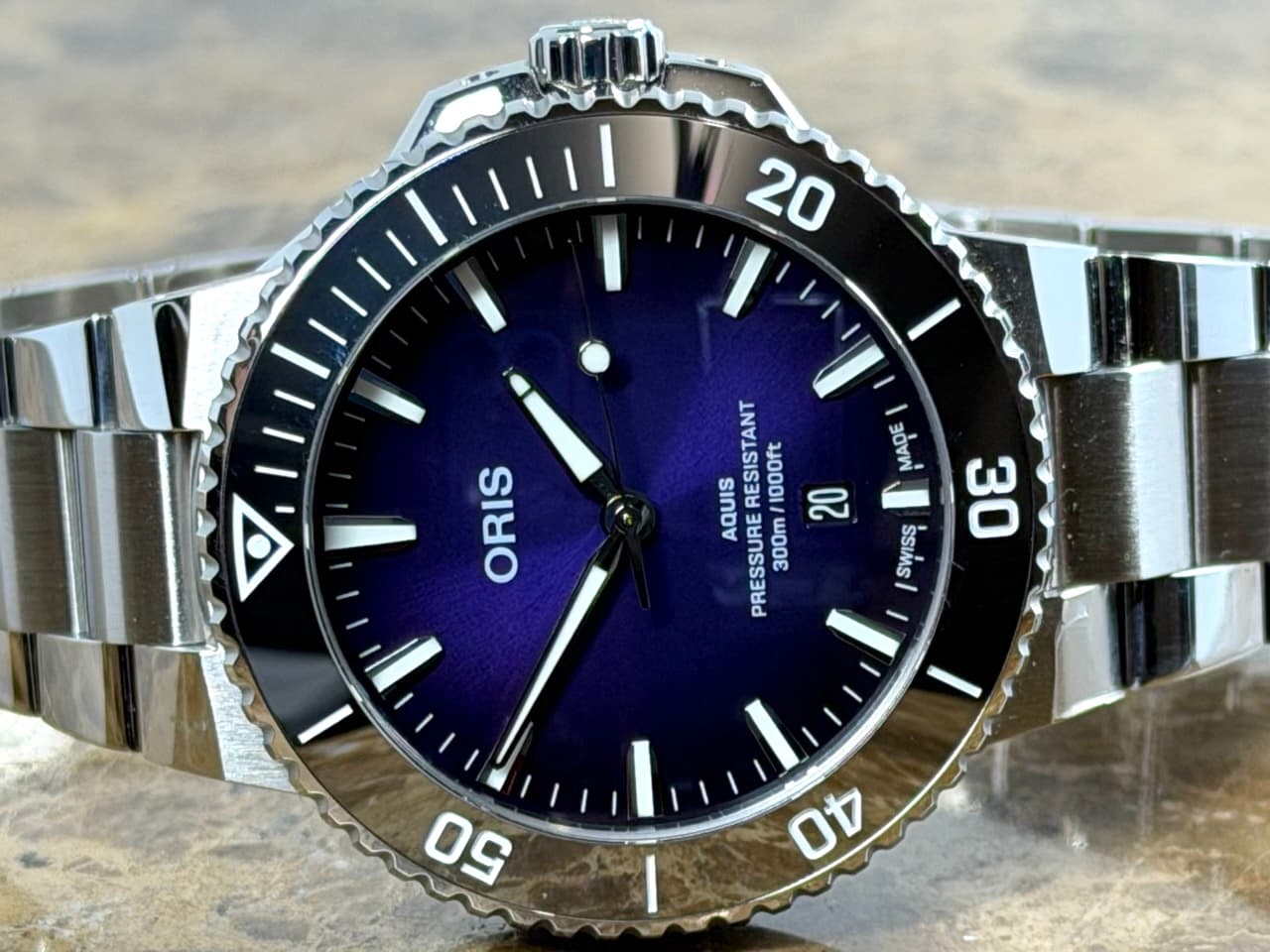 Oris Aquis Date TASTE OF SUMMER 43.5mm Automatic Purple Dial with Box papers card 01 733 7789 4158 - Image 2