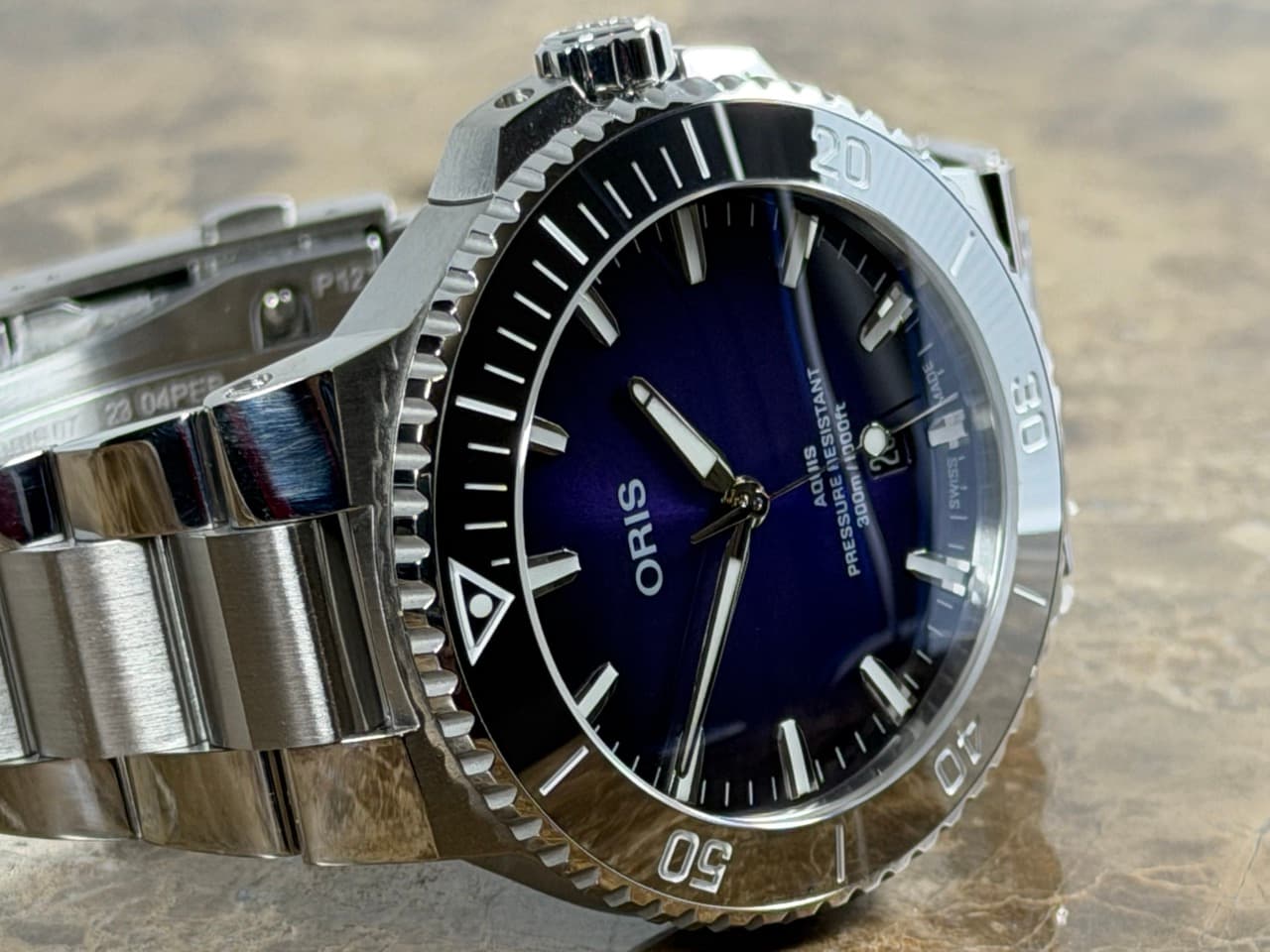 Oris Aquis Date TASTE OF SUMMER 43.5mm Automatic Purple Dial with Box papers card 01 733 7789 4158 - Image 3