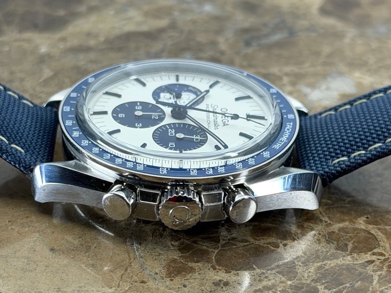 Omega Speedmaster SNOOPY 42mm Manual Wind Anniversary Limited Edition Box Papers Cards Year 2024 - Image 6