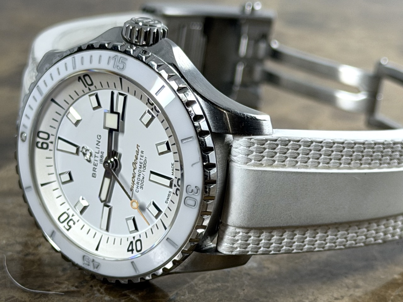Breitling SuperOcean 36 Automatic White Dial on a Rubber Dive strap with Breitling Box Papers A17377211A1S1 - Image 4