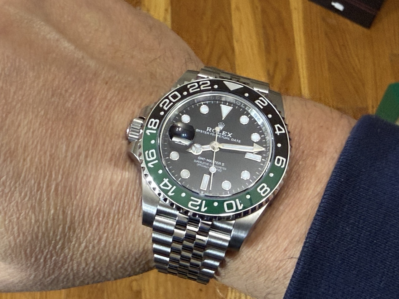 Rolex GMT MASTER II Sprite 40mm Black Green Bezel Jubilee LEFT HANDED 126720VTNR with Box and Papers Year 2025 - Image 11