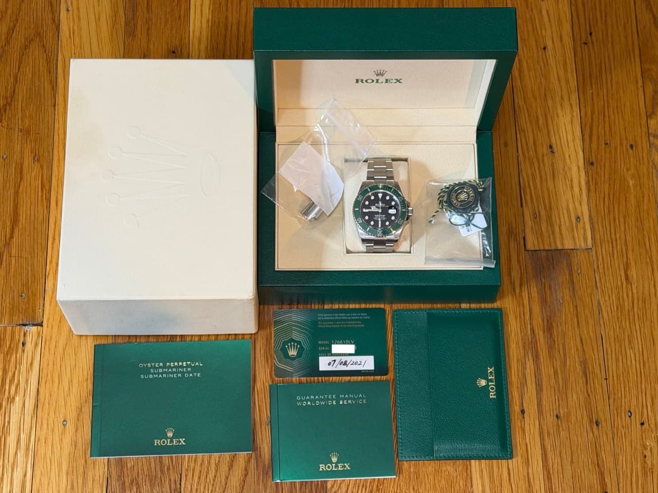 Rolex Submariner with Date Green Ceramic Bezel and Black dial Box Papers Year nickname Starbucks 126610LV - Image 11