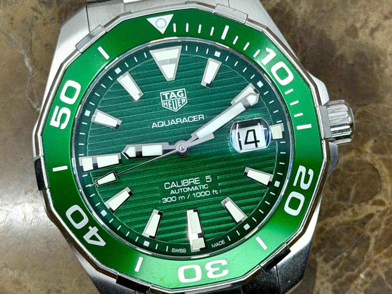 Tag Heuer Aquaracer Caliber 5 Green Dial Bezel Hulk 300M / 1000ft WAY201S-0 Box Papers Card