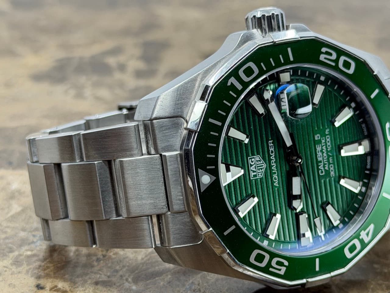 Tag Heuer Aquaracer Caliber 5 Green Dial Bezel Hulk 300M / 1000ft WAY201S-0 Box Papers Card - Image 3
