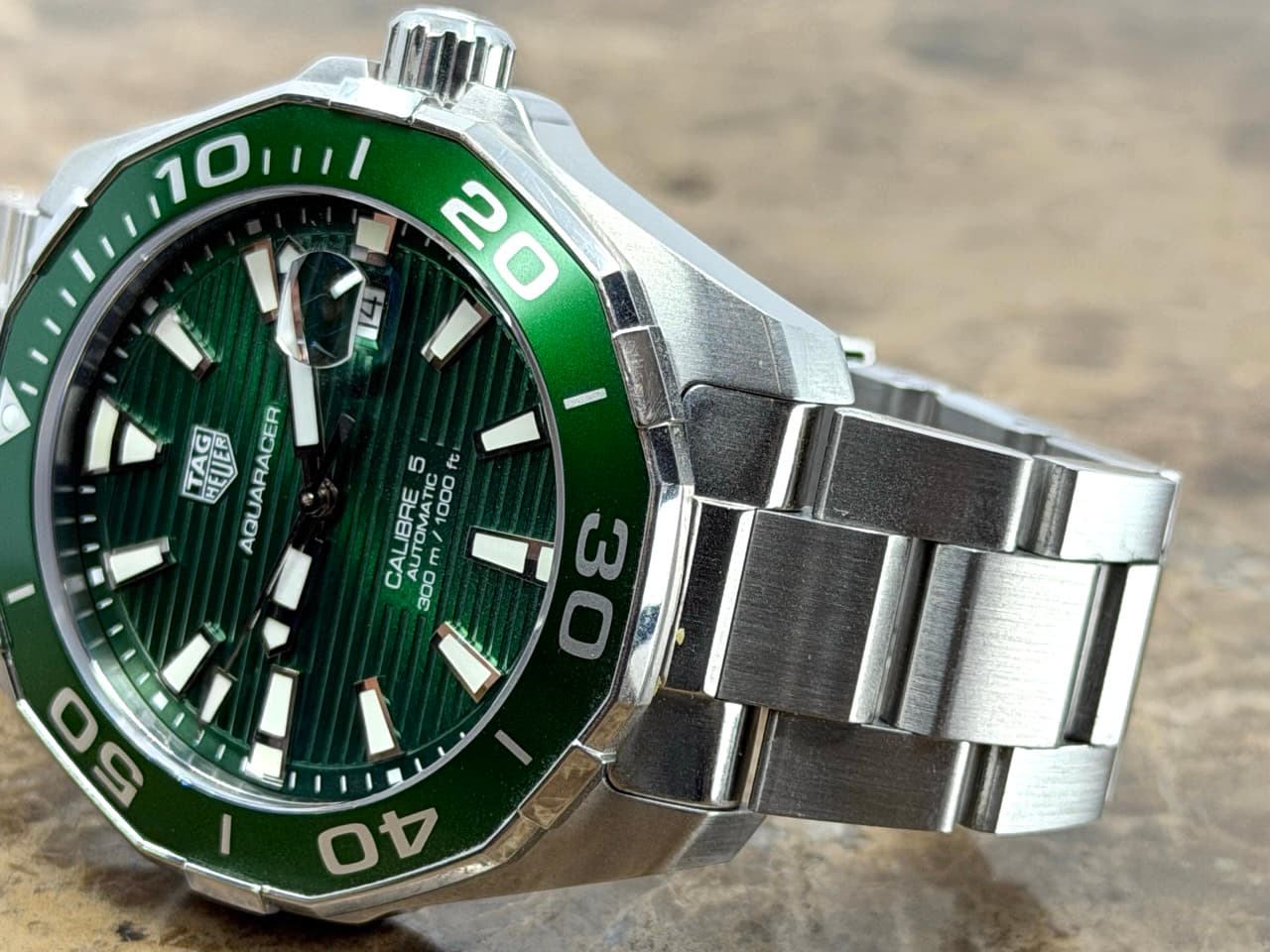 Tag Heuer Aquaracer Caliber 5 Green Dial Bezel Hulk 300M / 1000ft WAY201S-0 Box Papers Card - Image 4
