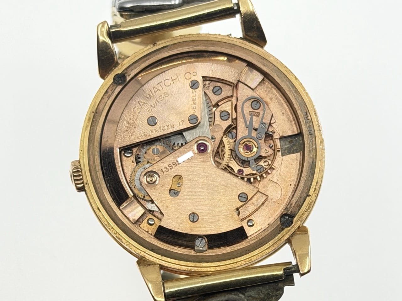 Omega Automatic Vintage 18k Yellow Gold with Giant Subdial 34mm Automatic Bumper and Classic Stretch Bracelet Vintage Mid Century model 2709 - Image 9