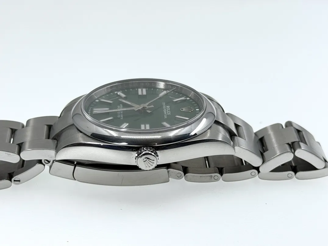 Rolex Oyster Perpetual 41 with Green Dial model 124300 Box Papers Card